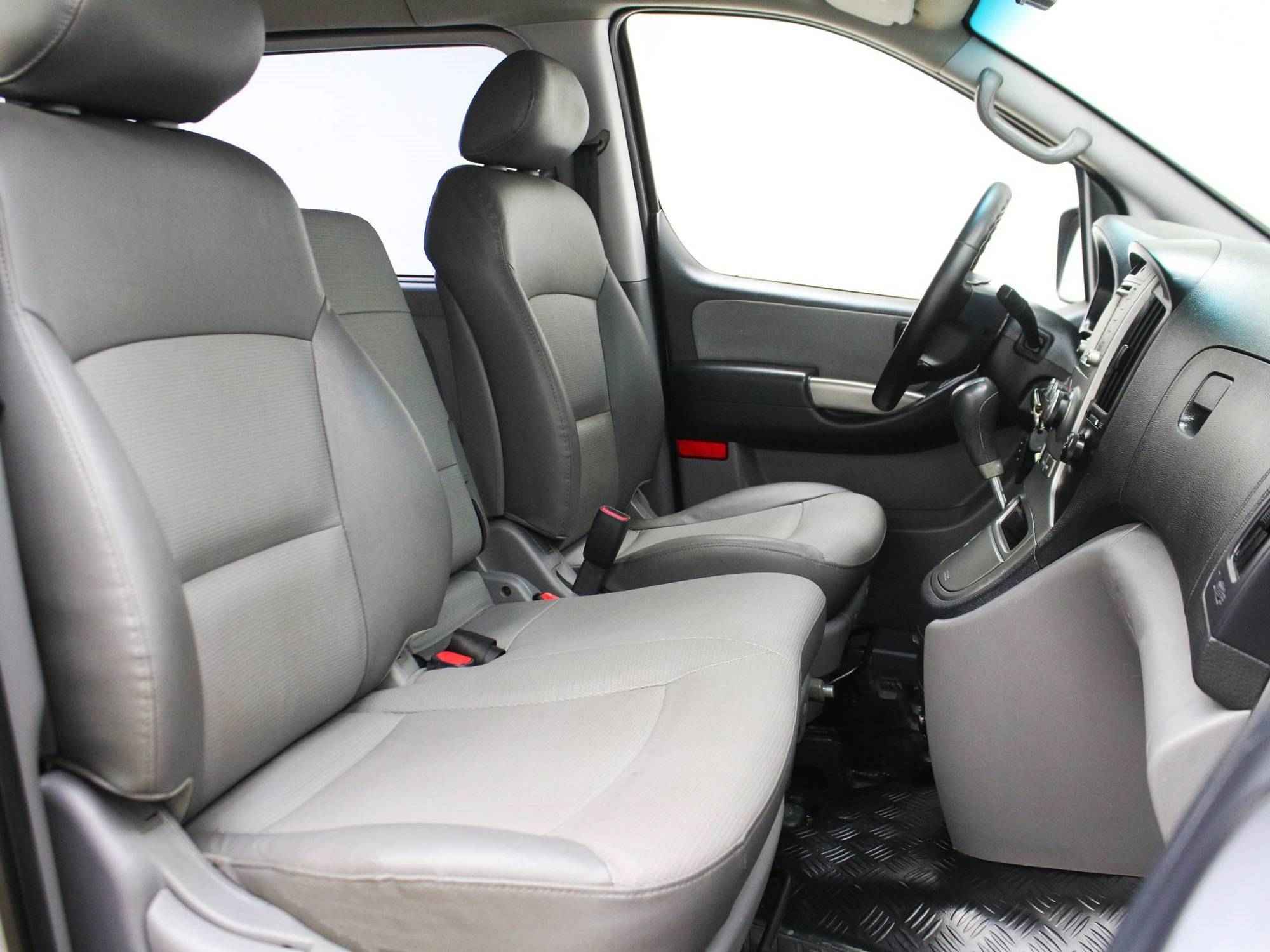 Hyundai Grand Starex, I