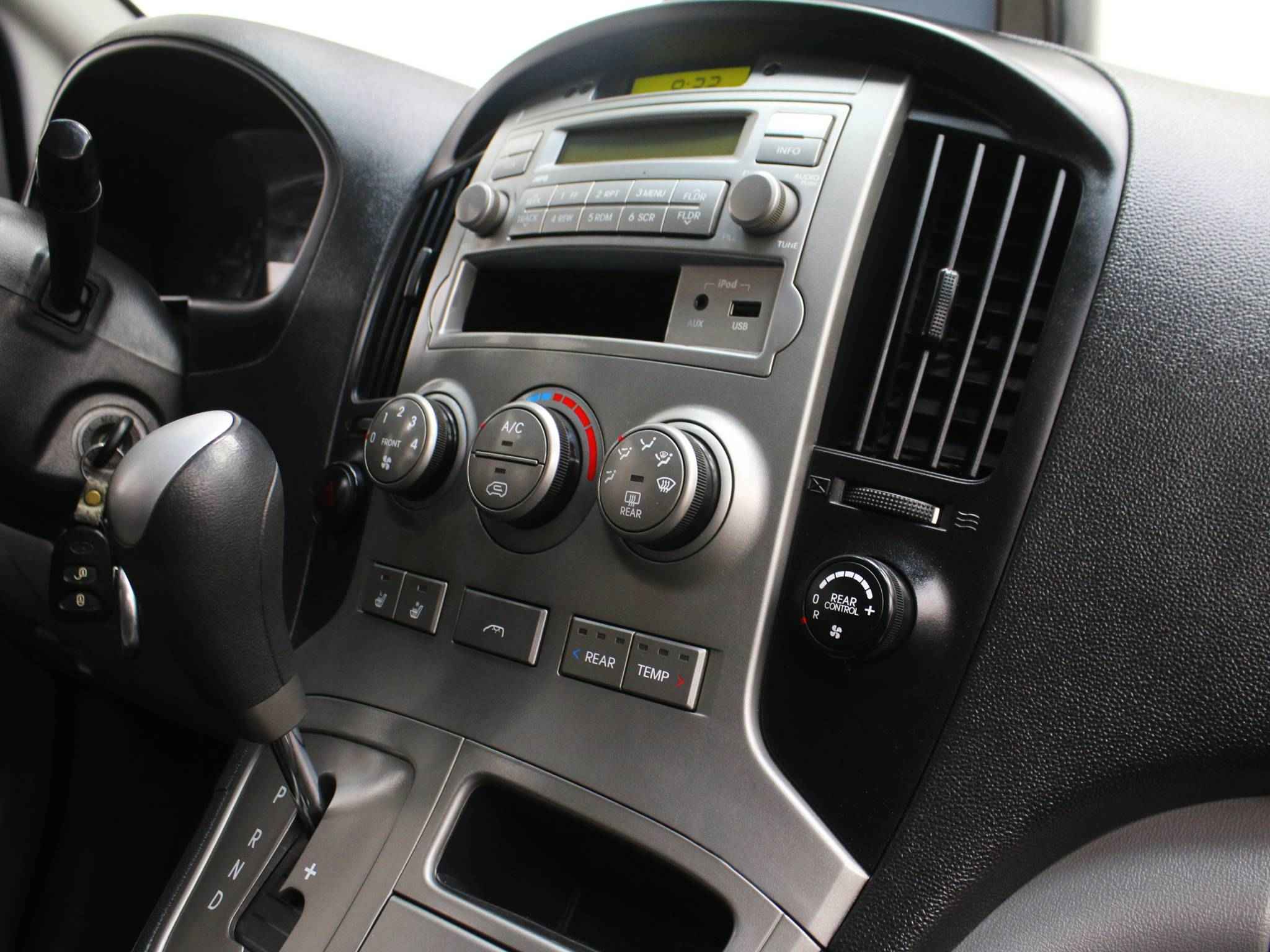 Hyundai Grand Starex, I