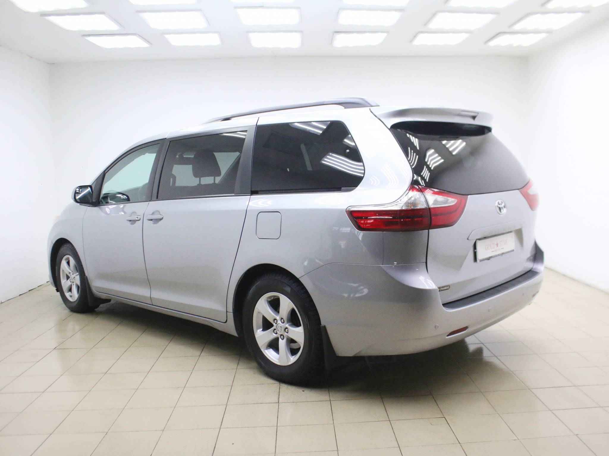 Toyota Sienna, III Рестайлинг