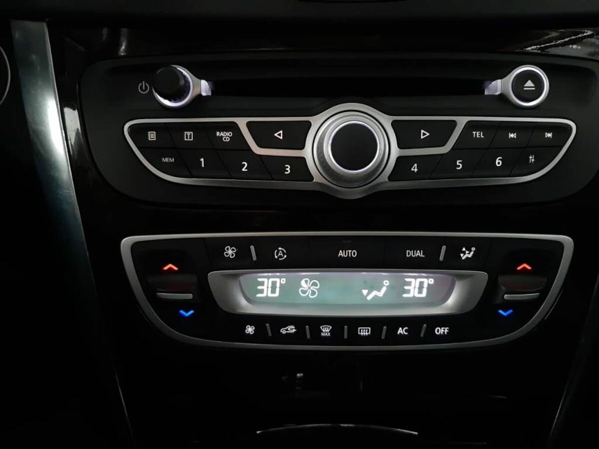 Renault Latitude, 2012